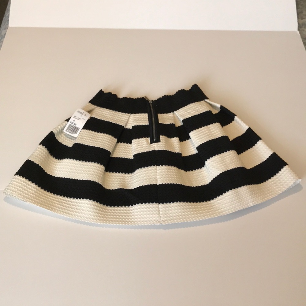 Black and Cream Stripe Forever 21 Short Skirt M - Picture 7 of 7